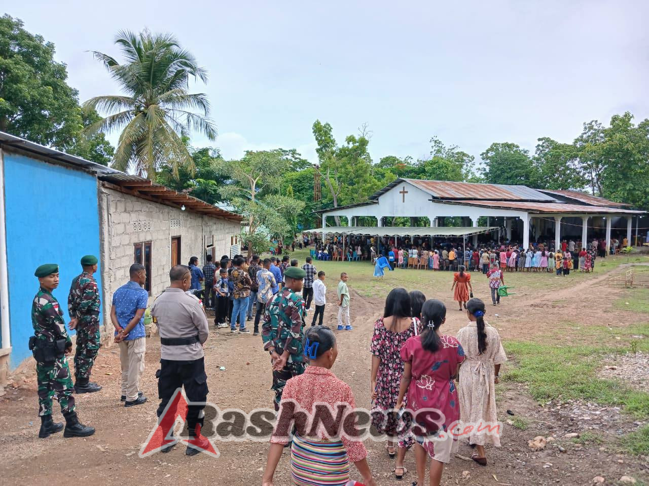 Berikan Keamanan, Satgas Pamtas Yonarhanud 2 Kostrad Berjaga di Gereja di Hari Natal
