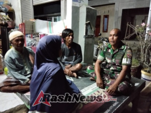 Jaga Kondusifitas Wilayah, Personel Piket Koramil Sekongkang Turun Patroli