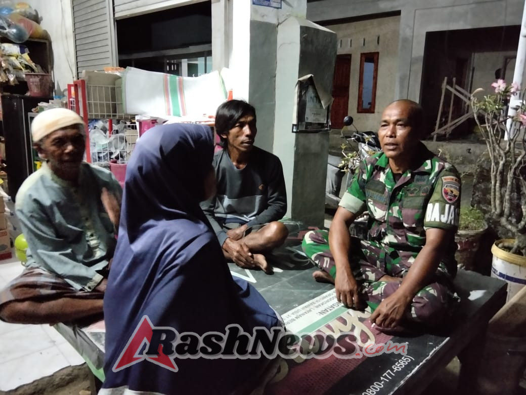 Jaga Kondusifitas Wilayah, Personel Piket Koramil Sekongkang Turun Patroli