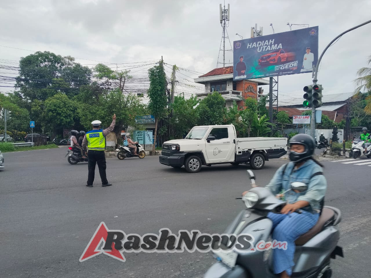 Ops Lilin Agung 2025, Satgas Preventif Polresta Denpasar Atensi Kepadatan Lalin di Simpang By Pass Ngurah Rai–Waribang