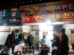 ‎Babinsa Montongbaan Selatan Laksanakan Patroli Malam, Jaga Keamanan dan Ketertiban Warga