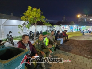 ‎Babinsa Peringgasela Timur Intensifkan Patroli Malam Demi Keamanan dan Keselamatan Warga
