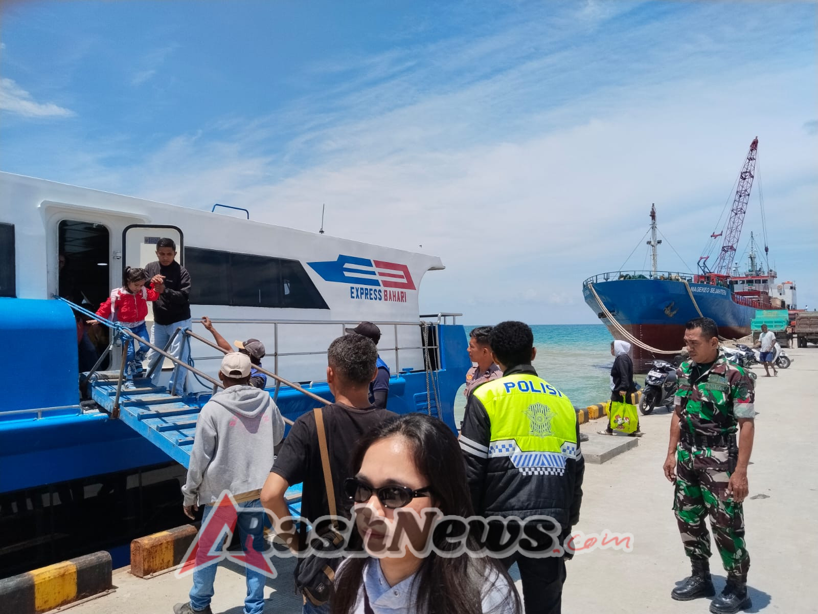 Koramil 1627-01/Ba’a Pastikan Keamanan Aktivitas Pelabuhan Ba’a