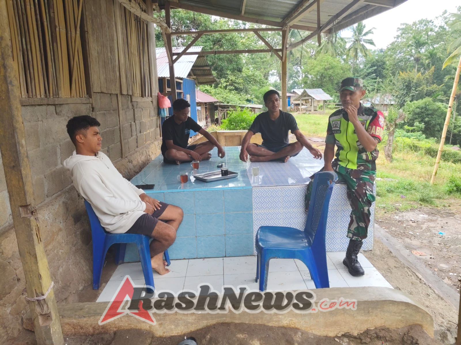 Babinsa Desa Nggesa Detu Aktif Pantau Keamanan Lewat Komsos dan Pamwil