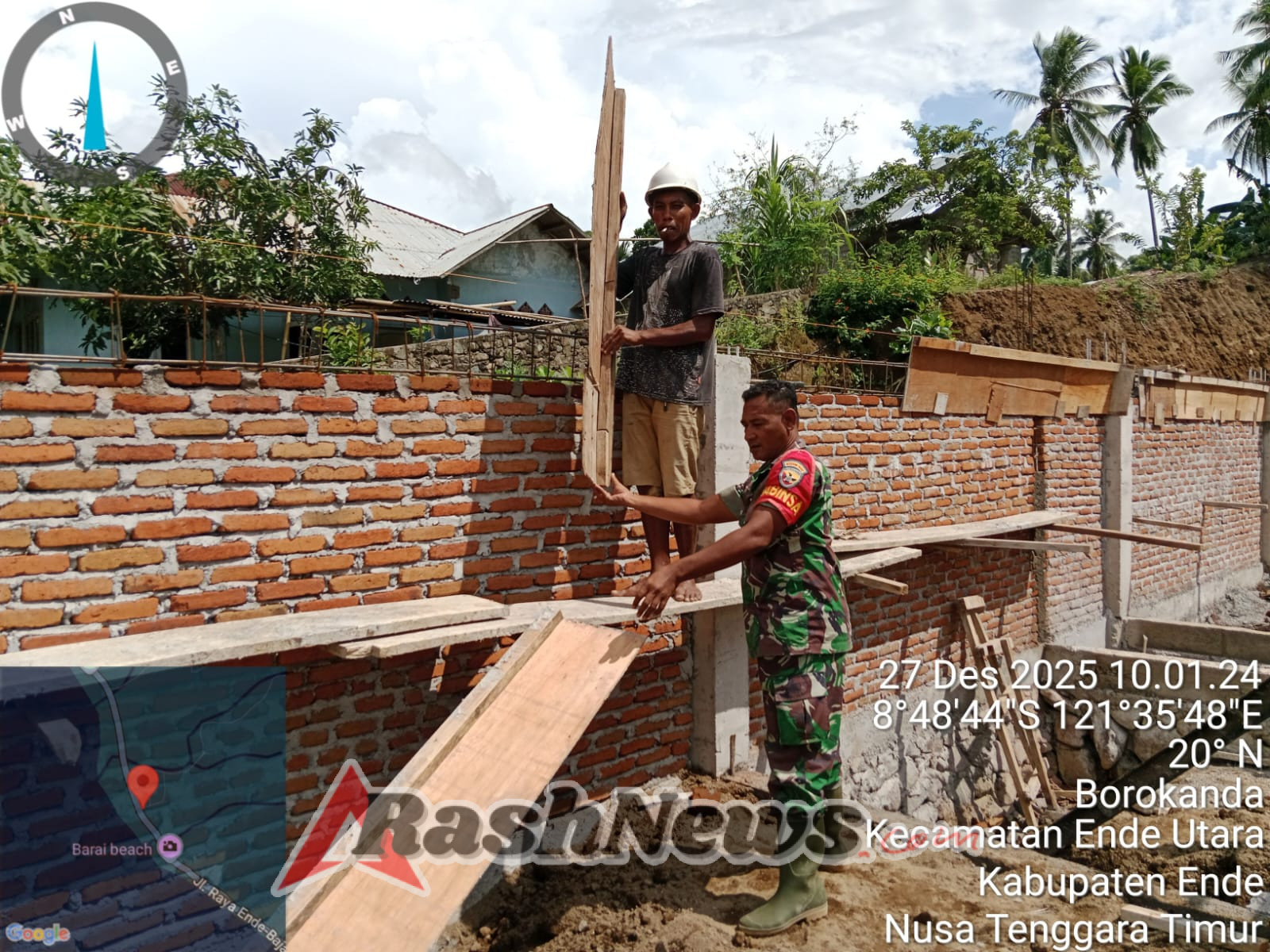 Babinsa Koramil 01 Ende Siaga, Pekerjaan Slof Kolom dan Plester Dinding KDKMP Raterua Berjalan