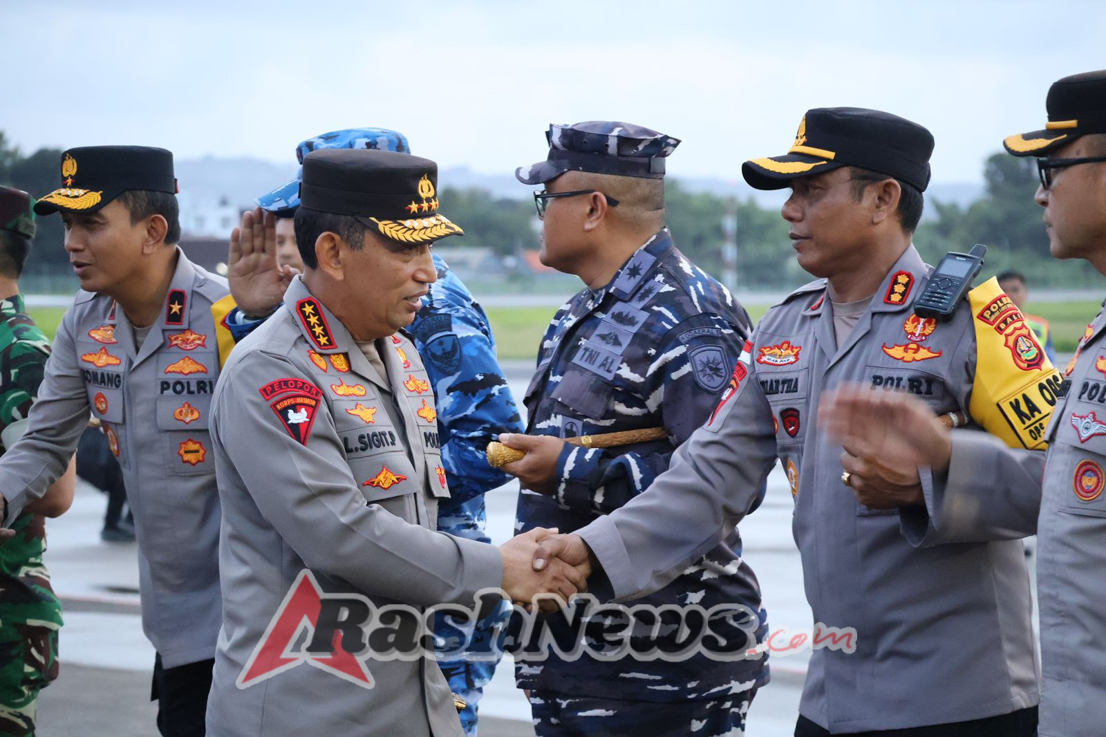 Kapolres Bandara Ngurah Rai Dampingi Kapolda Bali Sambut  Kedatangan Kapolri