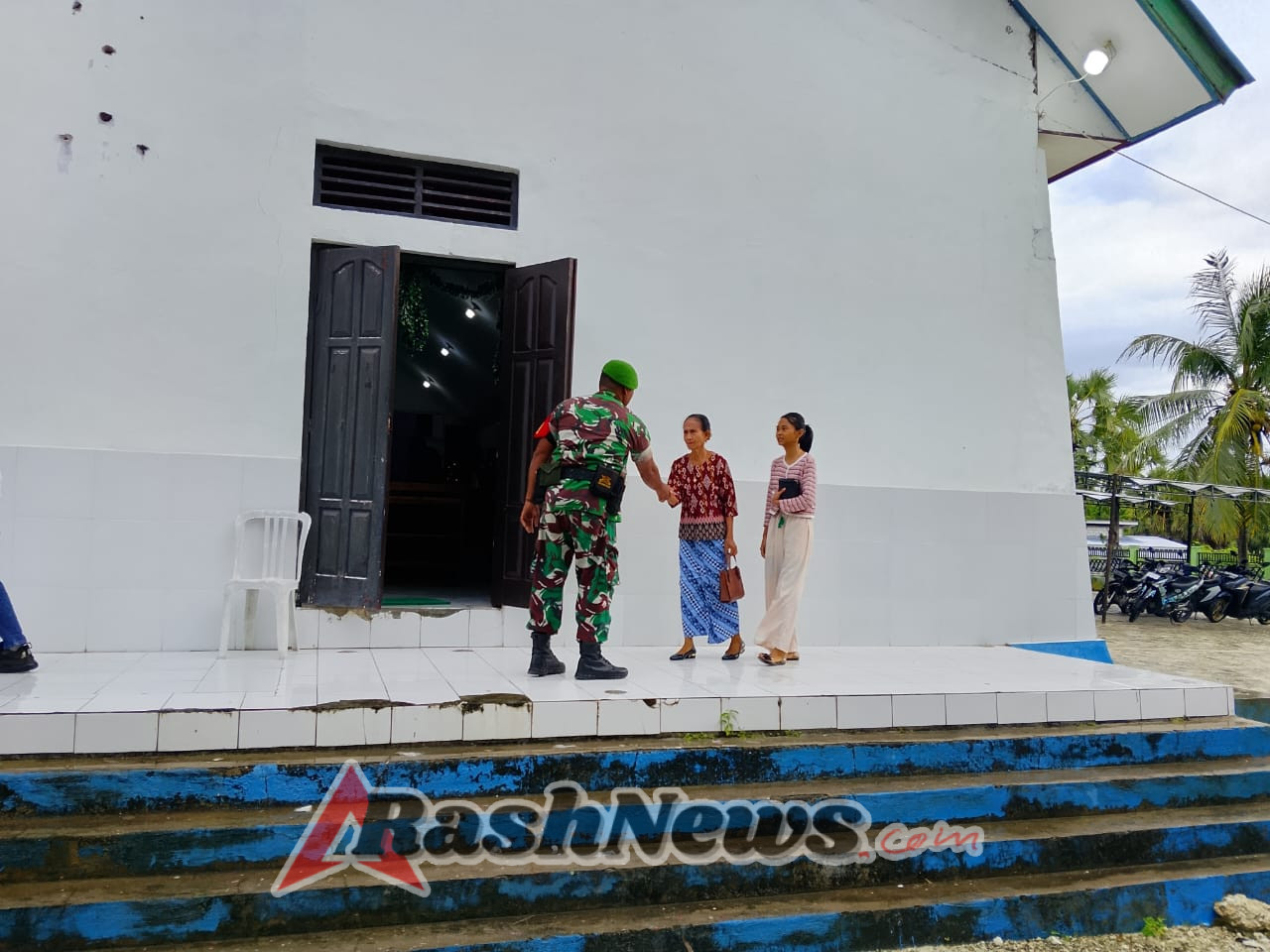 Ciptakan Rasa Aman, Koramil 1627-03/Batutua Pantau Kegiatan Ibadah Gereja di Rote Barat Daya