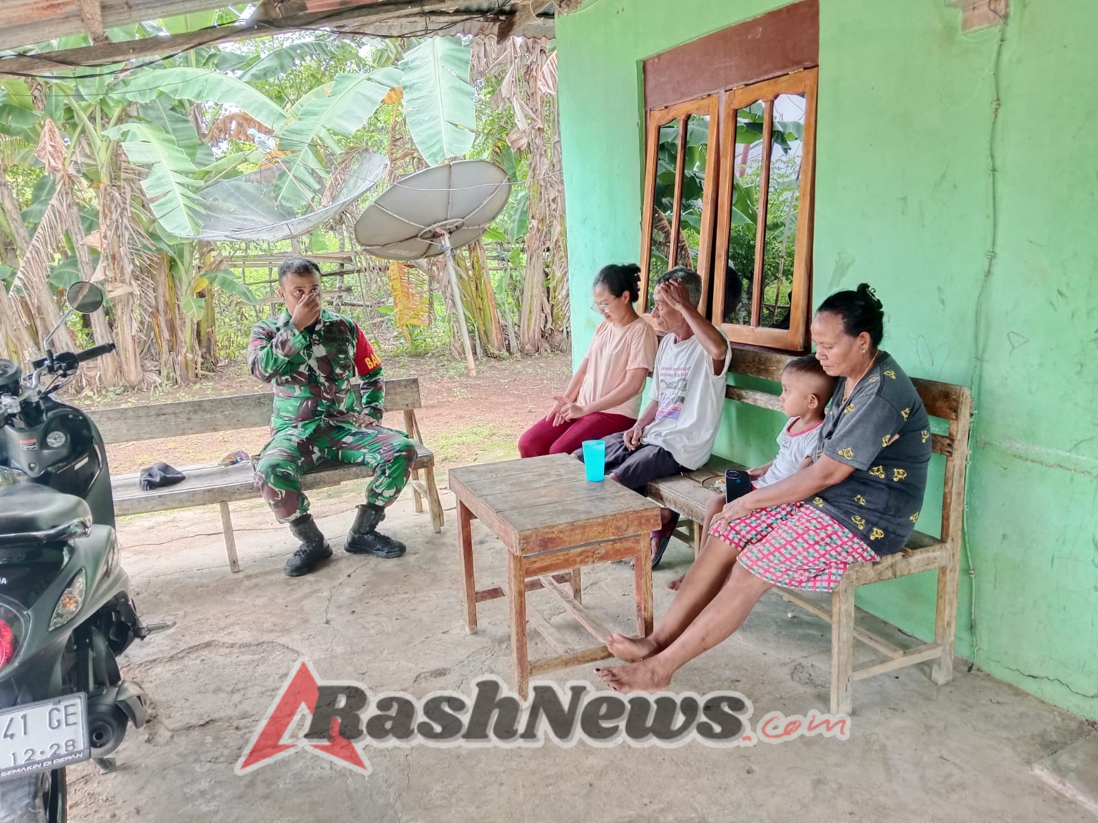 Komsos Babinsa Batutua, Warga Desa Temas Diimbau Waspadai Cuaca Ekstrem