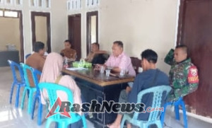 ‎Babinsa Lenek Lauk Laksanakan Komsos Bersama Kawil dan Staf Desa