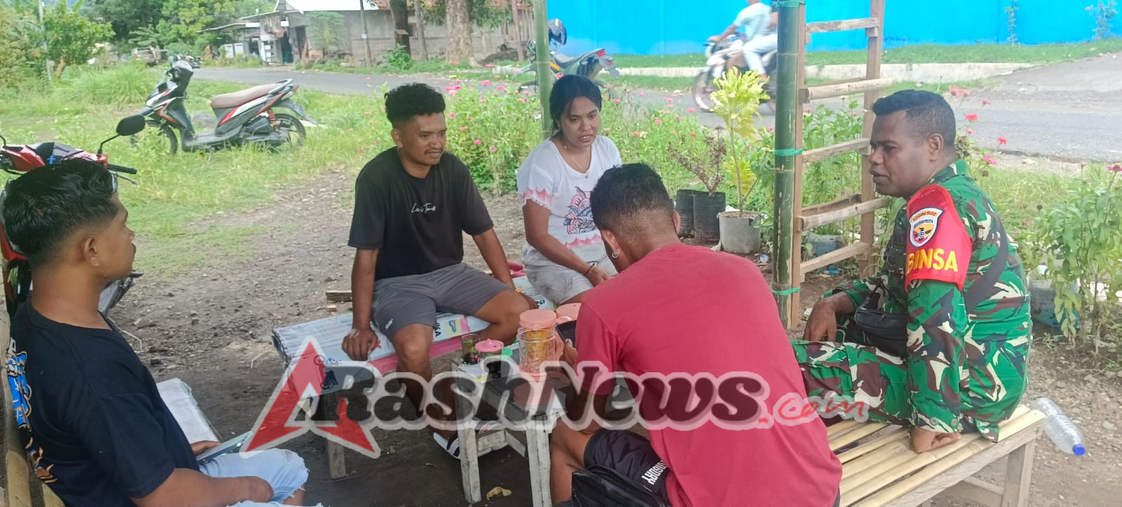 Sinergi TNI dan Masyarakat Terwujud dalam Kegiatan Pamwil di Desa Nanganesa