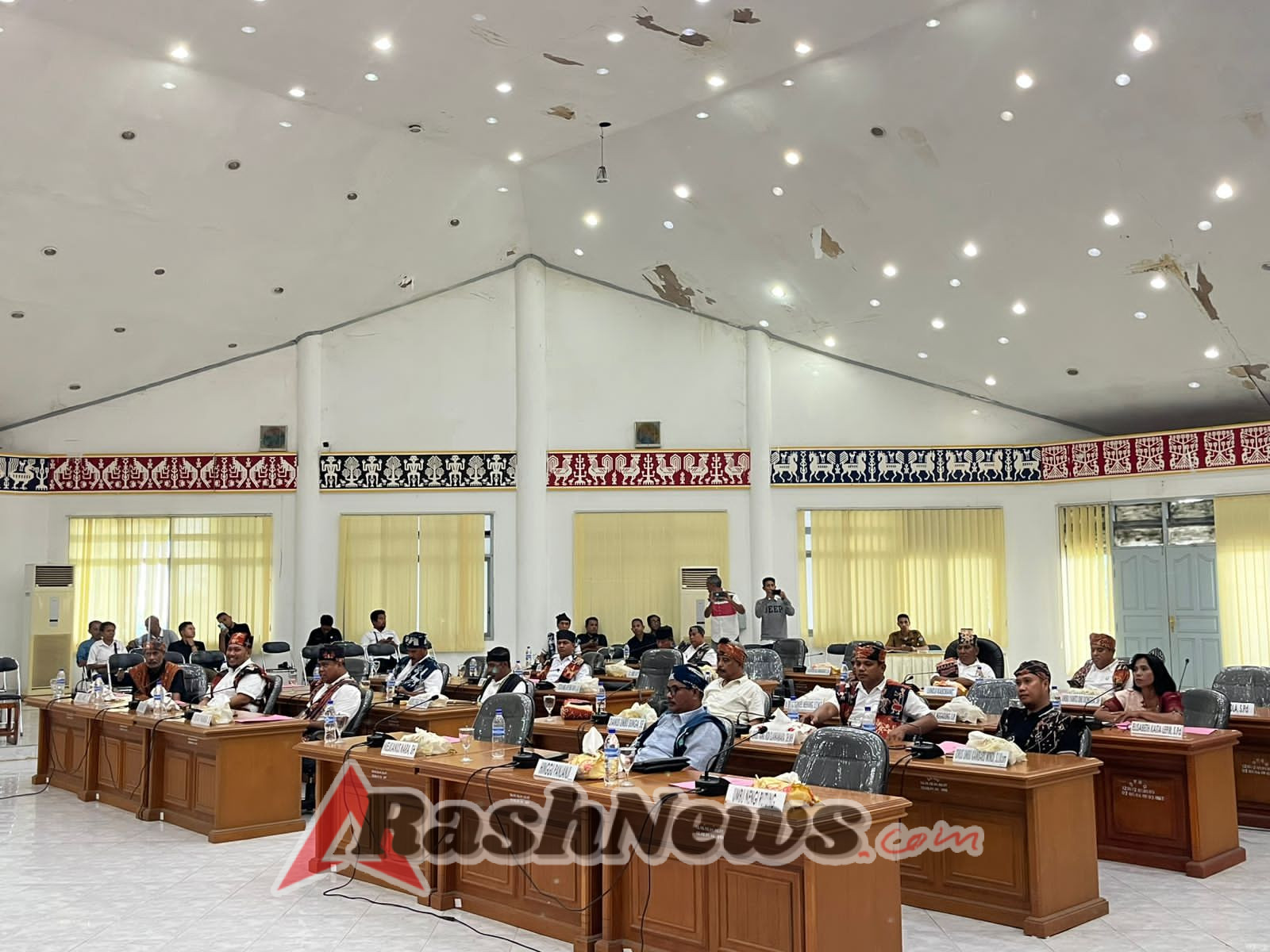 Kodim 1601/Sumba Timur Hadiri Penutupan Masa Persidangan DPRD Tahun Sidang 2025–2026