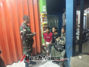 Babinsa Lakukan Patroli Malam, Cegah Tindak Kriminal dan Gangguan Kamtibmas