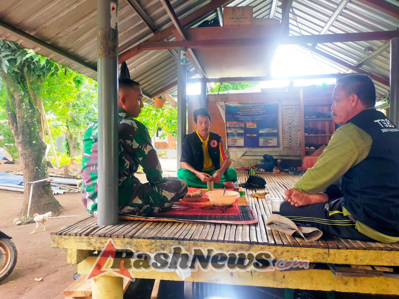 ‎Babinsa Darakunci Tekankan Kewaspadaan Bencana dan Keamanan Wilayah Lewat Komsos