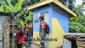 Wujud Kepedulian TNI, Babinsa Dampingi Program Sanitasi Desa Sehat