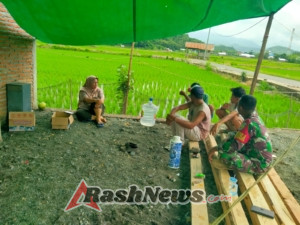 Babinsa Goa Laksanakan Komsos Usai Patroli Wilayah Desa Binaan