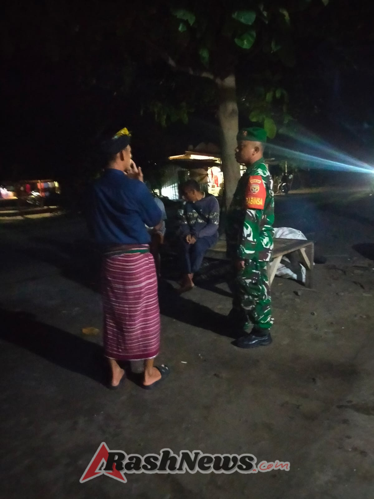 ‎Babinsa Sambelia Perkuat Sinergi dengan Masyarakat dalam Menjaga Keamanan