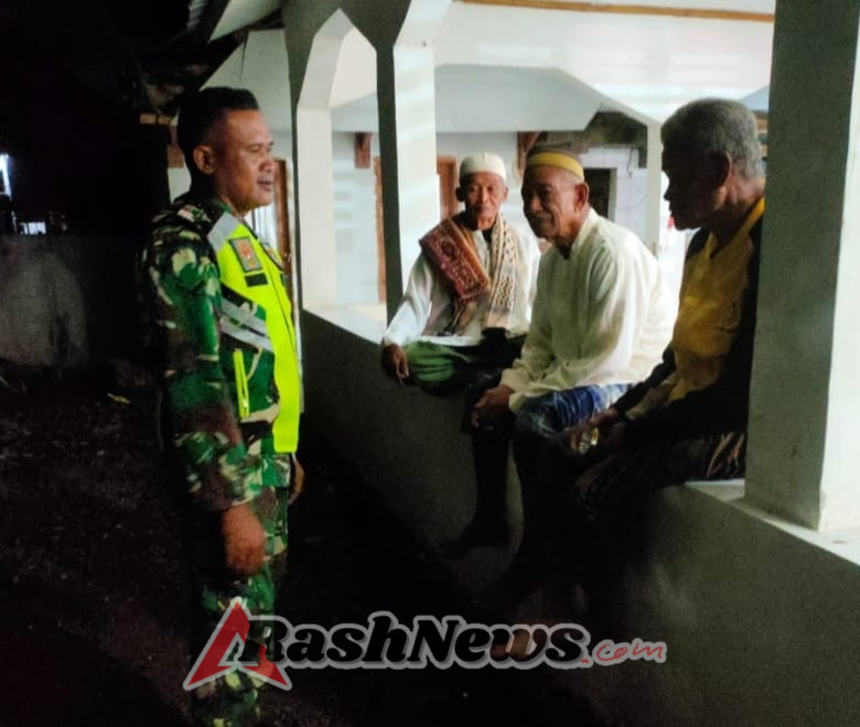 Waspada Cuaca Ekstrem, Babinsa Desa Pela Beri Imbauan Antisipasi Banjir