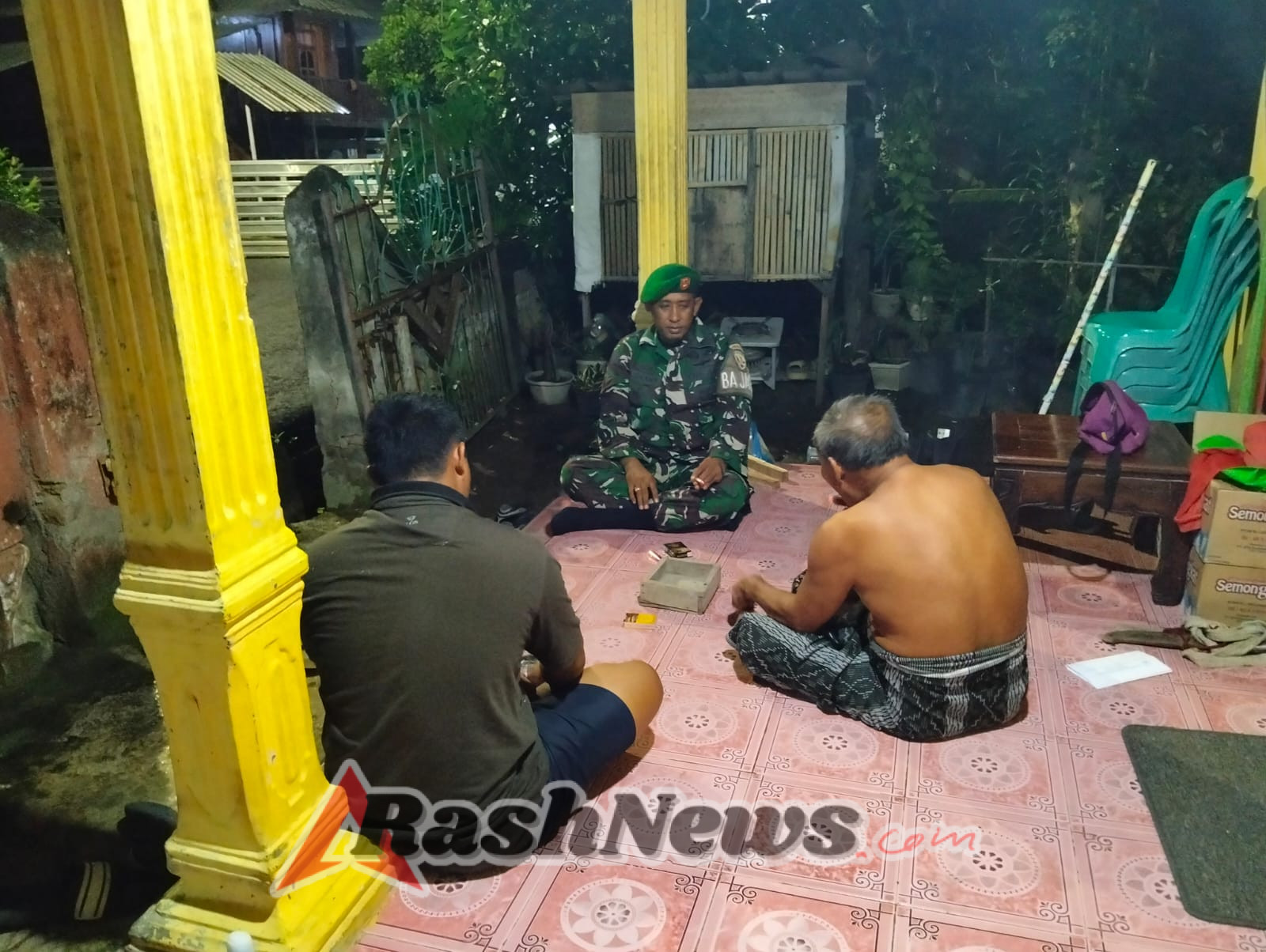 Koramil 1628-03/Seteluk Laksanakan Patroli Kongkow-Kongkow Jaga Ketertiban Warga