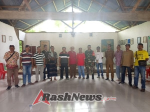 Melalui Komsos, Babinsa Koramil 1602-03/Detusoko Tingkatkan Keamanan Desa Mukusaki