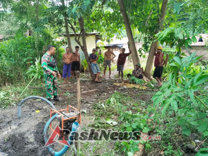Pererat Kemanunggalan TNI–Rakyat, Babinsa Laksanakan Komsos di Kotabaru
