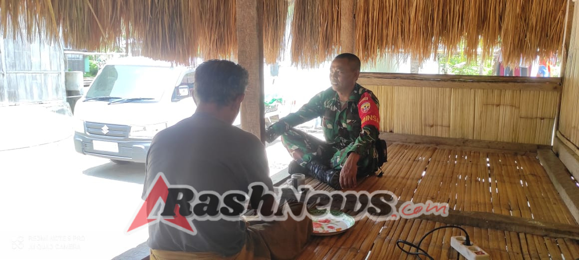 Keamanan dan Keharmonisan Masyarakat Terjaga, Babinsa Wolowaru Gelar Komsos di Maubasa