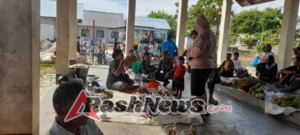 Melalui Komsos, Babinsa Rindi Umalulu Dukung Aktivitas Pedagang Pasar Desa Wanga