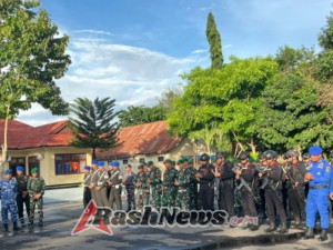 Jelang Tahun Baru 2026, TNI-Polri dan Forkopimda Gelar Apel Gabungan di Waingapu