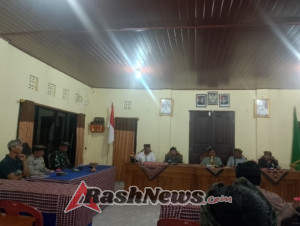 Sinergi Adat dan Aparat Keamanan, Bhabinkamtibmas Desa Undisan Hadiri Pembentukan Sipandu Beradat