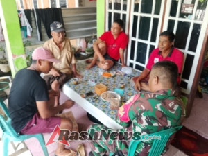 Babinsa Desa Tapir Aktif Bangun Komunikasi Sosial Bersama Warga