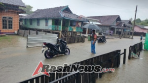 Sertu Lalu Edi Kz Terjun ke Lapangan, Cek Dampak Hujan Lebat di Desa Tongo
