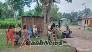 Babinsa Kopda Siprianus Juanda Mau Tebar Pesan Damai Natal di Desa Hauteas