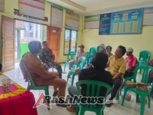 Babinsa Koramil 1628-04/Poto Tano Pantau Situasi Keamanan Desa Mantar