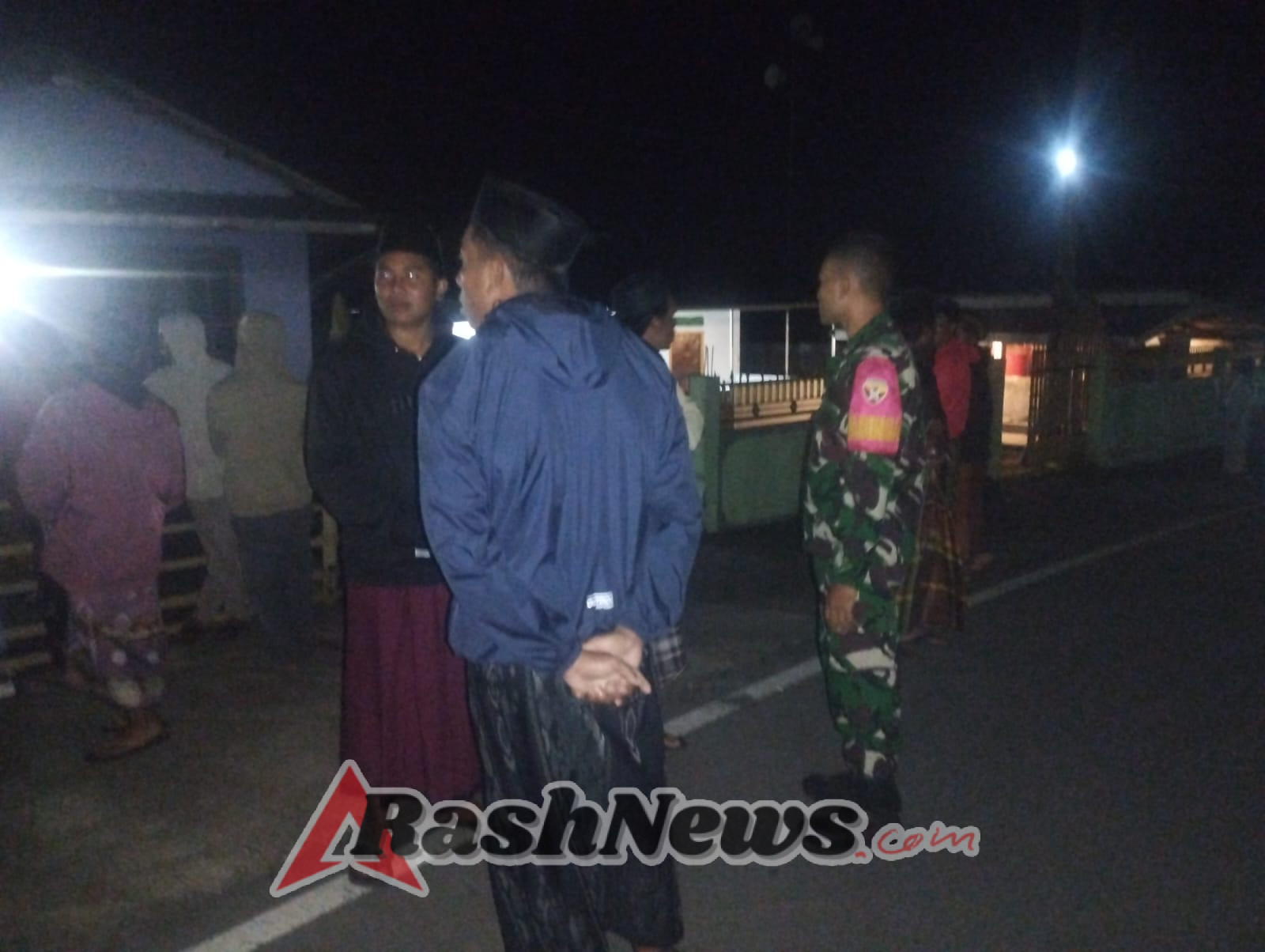 Patroli Malam Babinsa Sembalun, Warga Diajak Jaga Keamanan dan Kondusivitas Wilayah Wisata