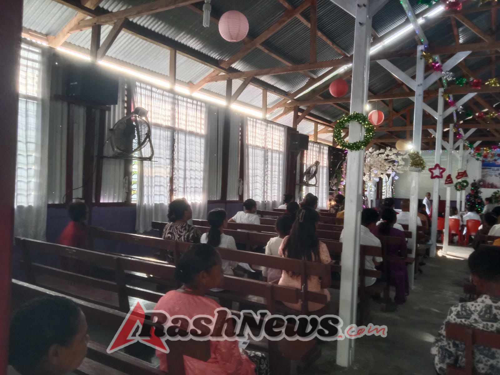 Babinsa Langkuru Utara Laksanakan Monitoring Ibadah Natal di Kalabahi Barat