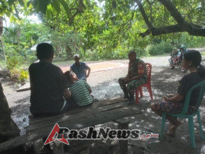Melalui Komsos, Babinsa Koramil 05/Biut Ingatkan Warga Waspada Bencana Musim Hujan