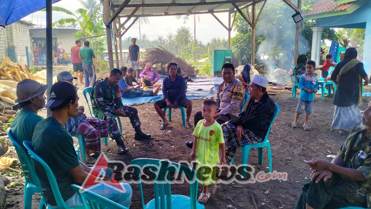 Babinsa Bersama Bhabinkamtibmas Denggen Timur Gelar Komsos untuk Ciptakan Keharmonisan