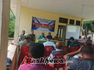 Babinsa Kodim 1602/Ende Laksanakan Pamwil dan Komsos Saat Rapat APBDes Desa Watukamba