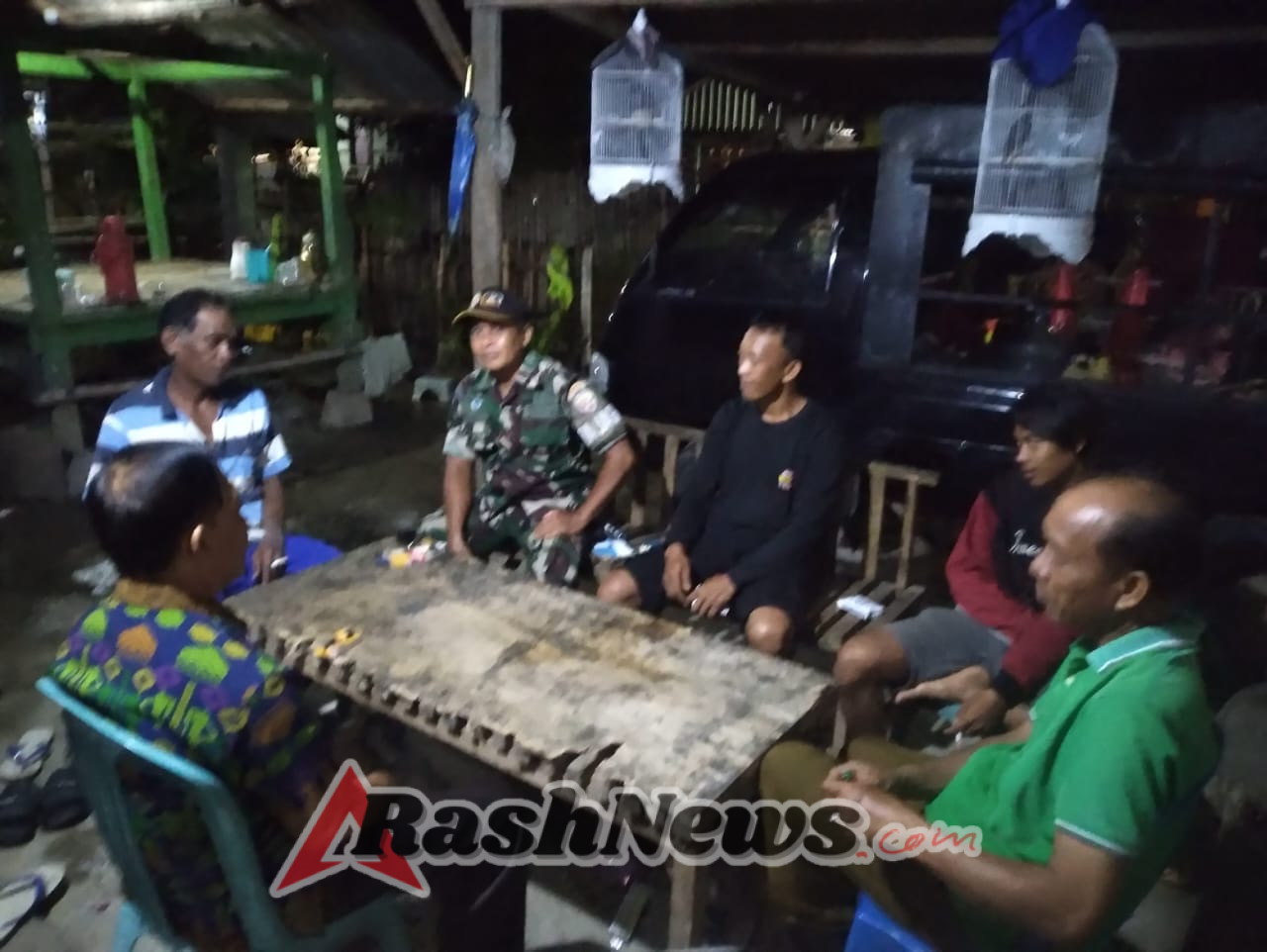 Patroli Rutin Koramil 1628-03/Seteluk Ciptakan Lingkungan Malam yang Aman