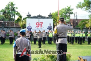 Kapolres Klungkung Berikan Penghargaan kepada Personel Berprestasi.
