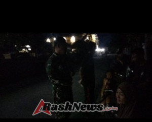 ‎ Babinsa Bandok Dorong Warga Segera Berobat Jika Sakit Saat Patroli Kongkow-Kongkow