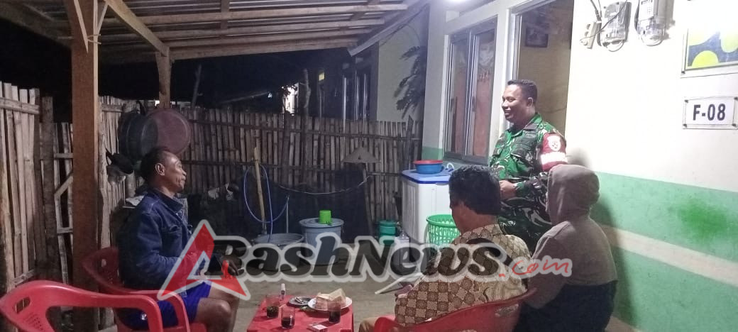 Babinsa dan Kepala Dusun Gelar Ronda Malam di Dusun Daha Barat