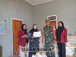 TNI Hadir untuk Rakyat, Babinsa Dampingi Pembagian Bantuan Pangan di Desa Bangkat Monteh