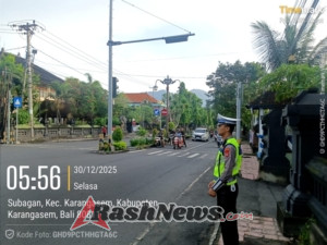 Agar Terciptanya Kelancaran Lalu Lintas Personil Lantas Melaksanakan Penjagaaan Dan Pengaturan di Ktl 2