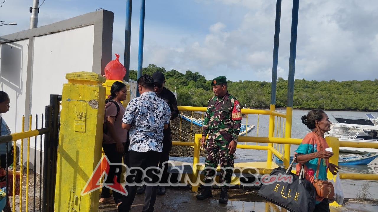 Babinsa Koramil 1627-02/Pantai Baru Amankan Keberangkatan Kapal Garda Maritim 3