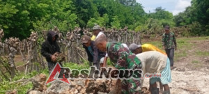 Babinsa Sulamu Dampingi Warga Pembuatan Pondasi Rumah
