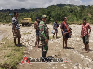Danramil 02/Walakaka Tinjau Lokasi Rencana Pembangunan Jembatan Penghubung Antar Desa