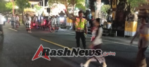 Bhabinkamtibmas Buruan Kolaborasi Pengamanan Upacara Keagamaan