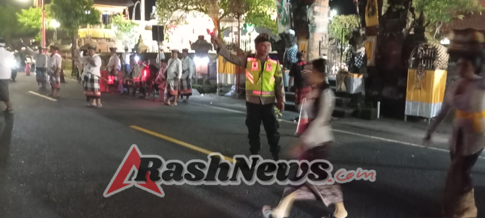 Bhabinkamtibmas Buruan Kolaborasi Pengamanan Upacara Keagamaan