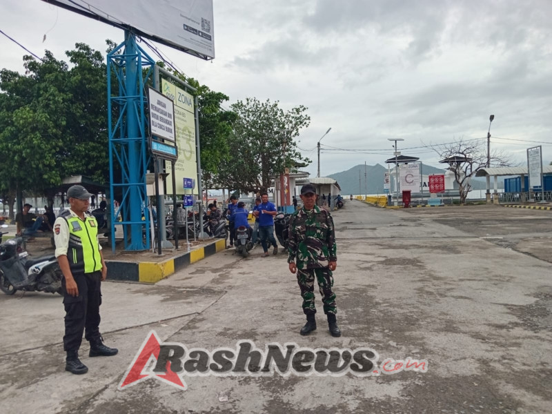 Sertu Abdurahman Laksanakan Pengamanan Pelabuhan Poto Tano, Kegiatan Berjalan Aman