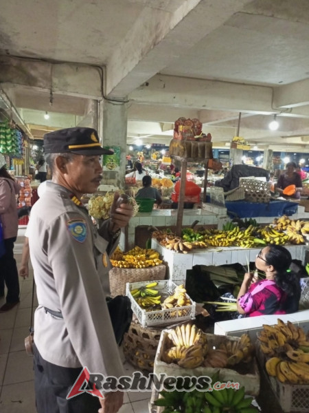 Kasubsatgas Binmas Ops Lilin Agung 2025 Polres Bangli Sampaikan Himbauan Kamtibmas di Pasar Kidul Bangli